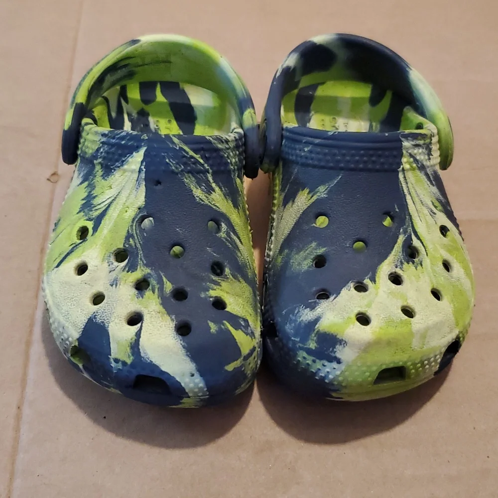 CROCS comfortable stylish